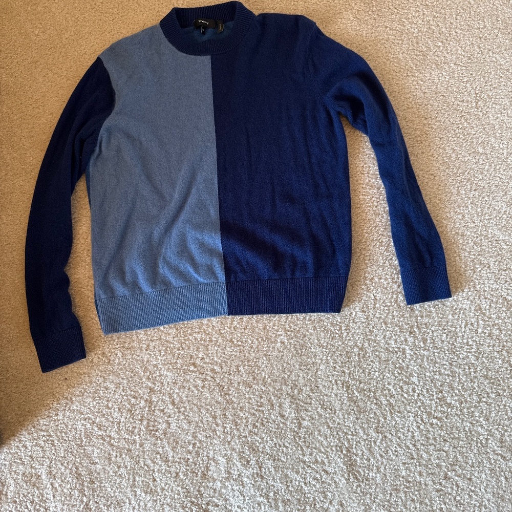 Theory pull over sweater in light and dark blue